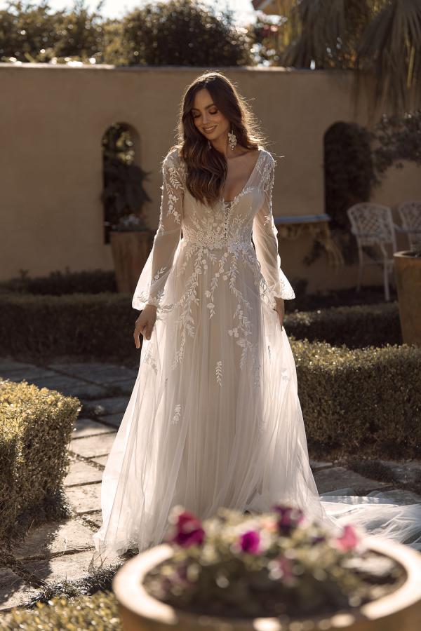 BEA ML19515 FULL LENGTH SOFT TULLE ALINE SILHOUETTE WITH V NECKLINE AND LACE APPLIQUES FLORAL EMBROIDERED LACE WITH ILLUSION TRAIN OPEN BACK WEDDING DRESS MADI LANE BRIDAL3